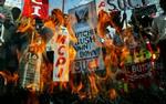 Tusindvis af indiere er på gade i protest over USA's præsident Bush' besøg i landet - Foto: AP 