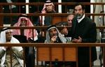Saddam Hussein tilstår markafbrændinger efter mislykket attentatforsøg. - Foto: AP 