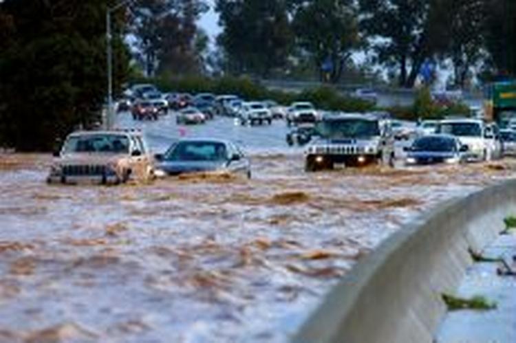 Storme ramte USA hårdt i 2005. Men Europa vil snart få stormenes tiltagende rasen at føle. - Arkivfoto: AP 
