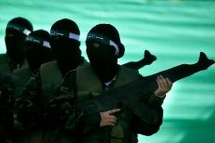 Maskerede Hamas-militante på øvelse i Gaza. - Arkivfoto: AP 