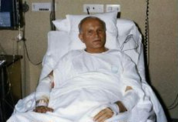 Pave Johannes Paul II i sin sygeseng i 1981. - Arkivfoto: AP 