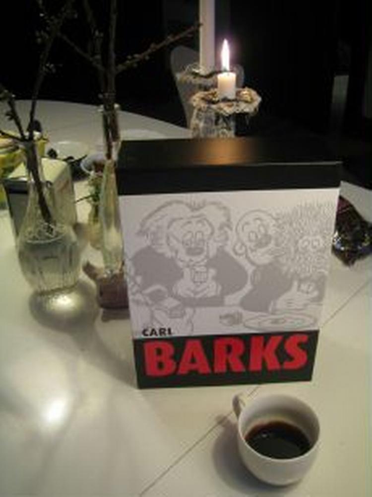 Nam-nam. Carl Barks står rettet an på hvid dug.   Foto: Pattypix 