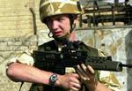 En britisk soldat på patrulje i Basra. Ifølge anonyme kilder i forsvarsministeriet i Storbritannien skal koalitionens sodlater snart trækkes hjem. - Arkivfoto: AP 