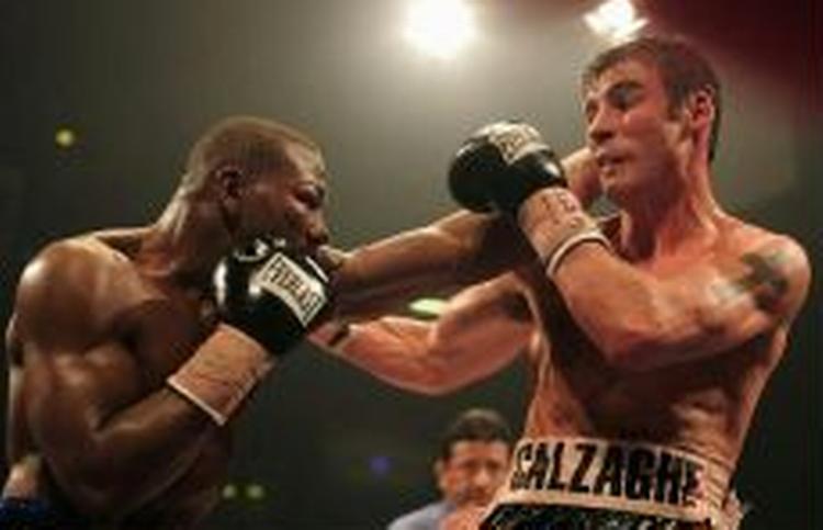 Jeff Lacy (til venstre) blev besejret af waliseren Joe Calzaghe- - Foto: AP 