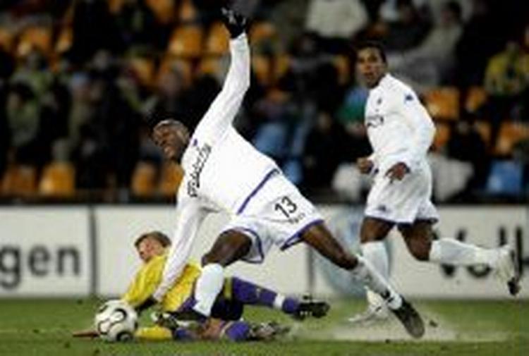 Canadiske Atiba Hutchinson var ikke spilleberettiget, da han var med i FCK's kamp i Royal League mod Brøndby. Men resultatet af kampen bliver ikke ændret, har en appelkomite bestemt. - Foto: Jens Dresling 