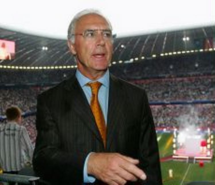 Franz Beckenbauer står i spidsen for Tysklands VM-arrangement, og er ikke tilfreds med den tyske landstræners engagement i forberedelserne. - Arkivfoto: AP 