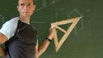 En pensioneret lærebogsforfatter i matematik mener, at matematikniveauet i folkeskolen er faldet. Alligevel er der flere, der dumper. - Arkivfoto: Finn Frandsen 