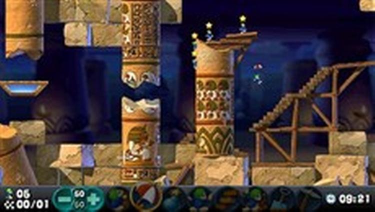 Banerne har forskellige temaer   her det egyptiske, hvor en heldig lemming er blevet udstyret med paraply for at afbøde et ellers fatalt fald fra højderne.  Lemmings  til PSP er en klassiker i nye og klædelige klæder. 