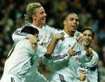 Så gode venner var de efter en scoring for Real Madrid. Men Guti og Ronaldo har angiveligt været oppe at toppes til træning i den kriseramte klub. - Arkivfoto: AP 