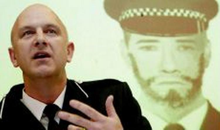 Politichef Adrian Leppard fra Kent politi i Storbritannien er tilfreds med udviklingen i politiets optrevling af rekordkuppet i Tonbridge. - Arkivfoto: AP 