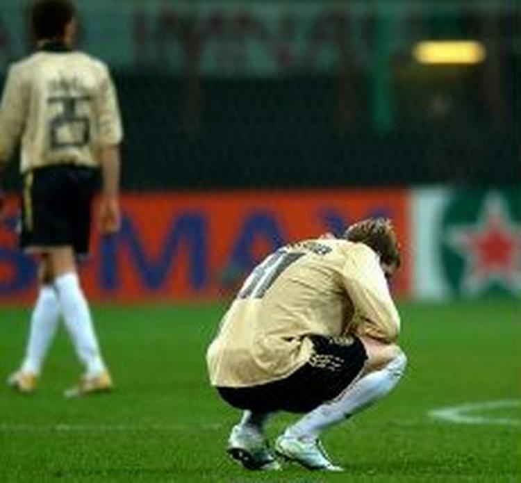 Bayern Münchens Bastian Schweinsteiger ærgrer sig efter 1-4 nederlaget til Milan. - Foto: AP 