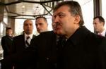 Den tyrkiske udenrigsminister Abdullah Gül ankommer til mødet i Salzburg. - Foto: AP 