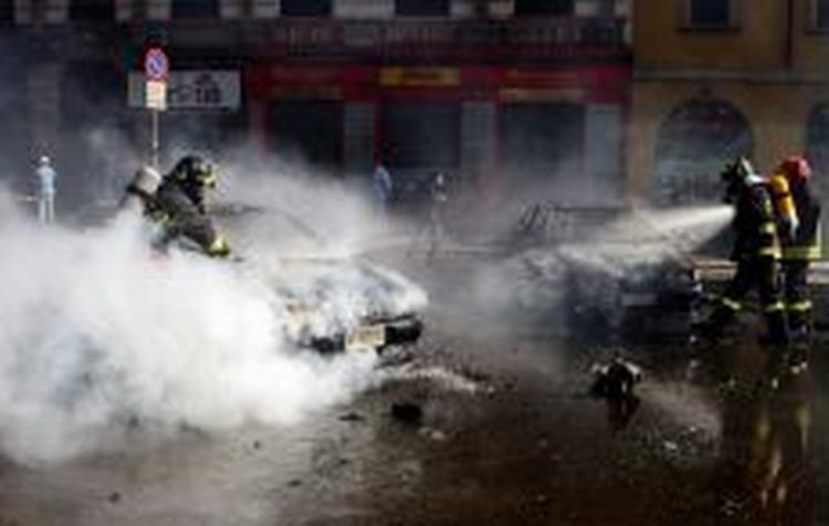 42 demonstranter blev anholdt under tumulterne i Milano. - Foto: AP 