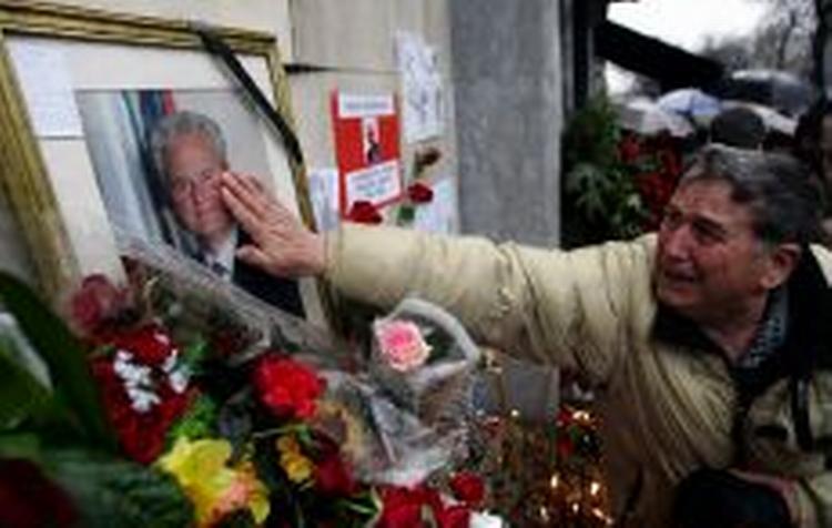 Slobodan Milosevic døde af et hjertestop, fremgår det af den foreløbige obduktionsrapport. - Foto: AP 