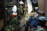 Nigerianere sælger alternativ medicin i Lagos. Stadig flere fra de fattigste lande bliver forsøgspersoner for de vestlige medicinalfirmaer. - Arkivfoto: AP 