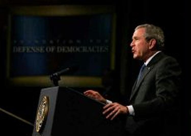 USA' s præsident Bush anklager nu Iran for at producere bombedele til irakiske oprørere - Foto: AP 