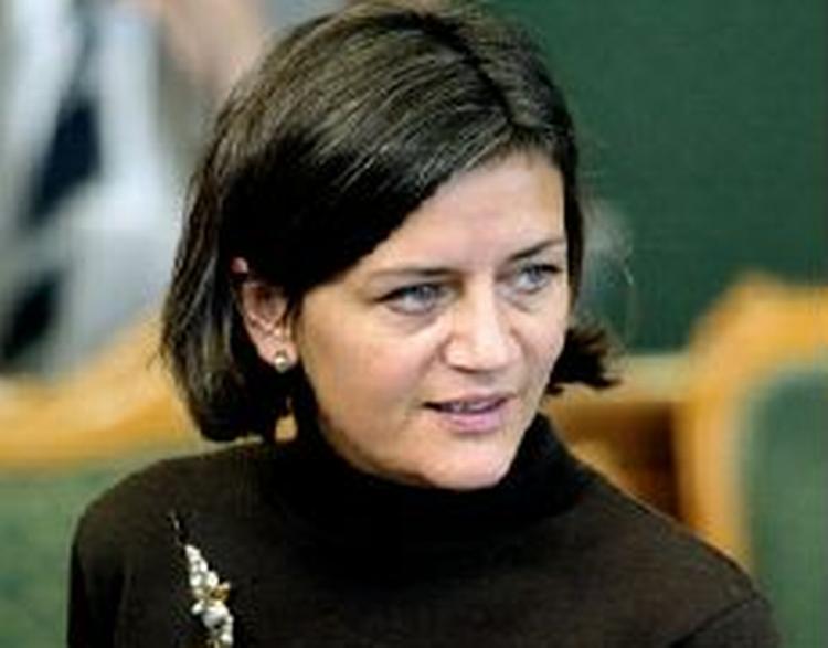 »Regeringen spilder kostbar tid«, siger uddannelses- og forskningsordfører Margrethe Vestager (R) 