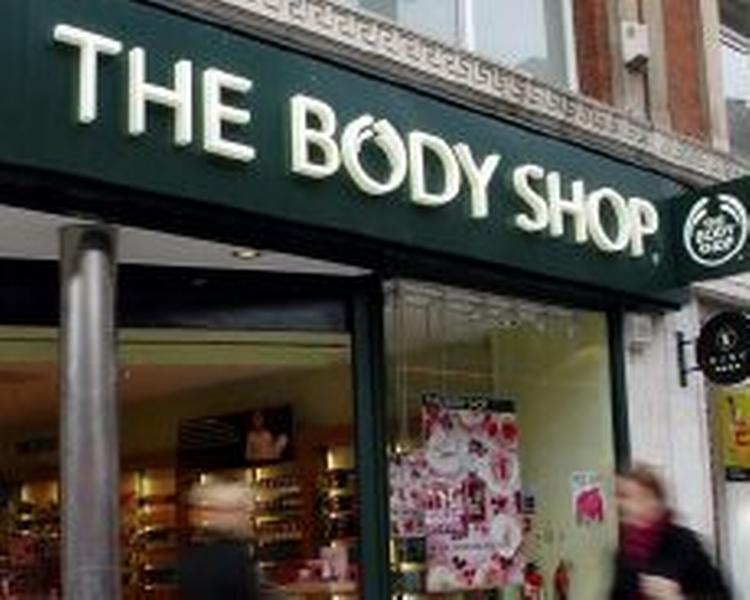 Det engelske kosmetikfirma The Body Shop er blevet købt af den franske kosmetikgigant L'Oreal. - Arkivfoto: AP 