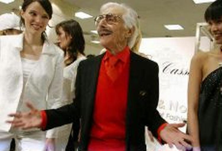 Hollywood-legendernes modeguru, Oleg Cassini, er død - Foto: AP 