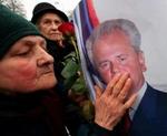 50.000 mennesker mødte i dag op til Milosevic' begravelse - Foto: AP 