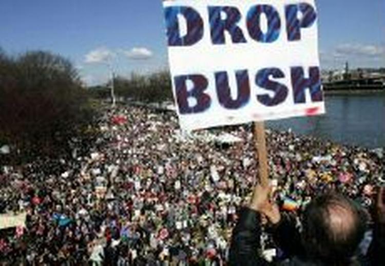 Tusinder på gaden i Portland, Oregon. - Foto: AP 
