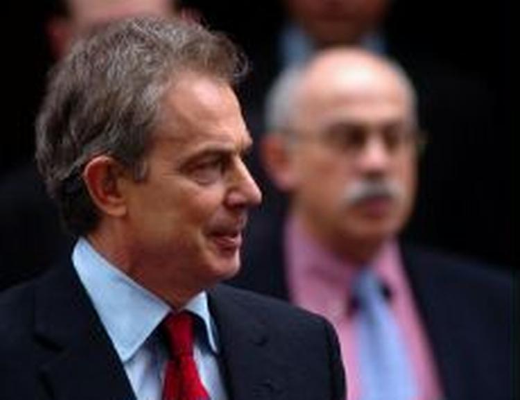 Storbritanniens premierminister Tony Blair er kommet under pres i en stor sag om lån for millioner under valgkampen. Politiet går nu ind i sagen. - Foto: AP 
