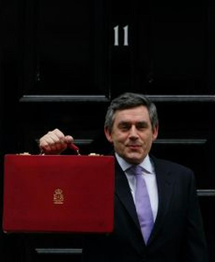 Gordon Brown opjusterer forventningen til britisk økonomi. - Foto: AP 