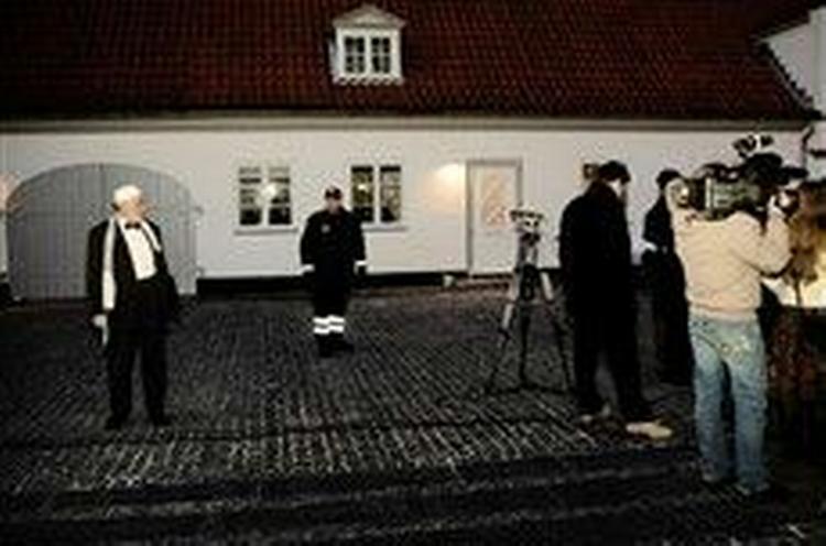 Det socialdemokratiske medlem af Københavns Borgerrepræsentation Hamid El Mousti var den første, der kom ud fra Anders Fogh Rasmussens (V) timelange fjerde integrationsmøde på Marienborg. - Foto: Joachim Adrian 