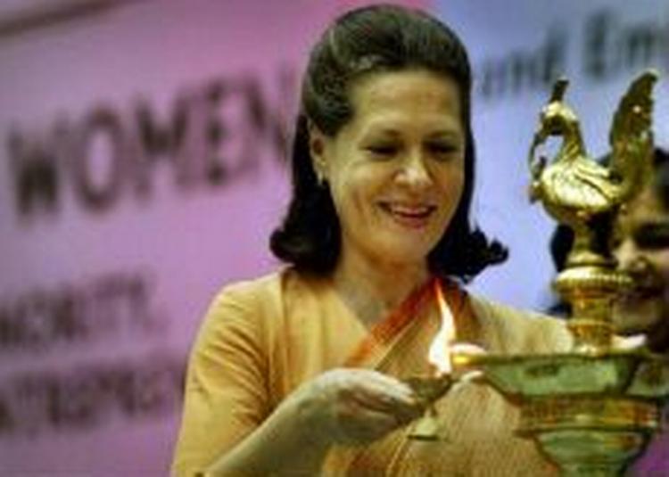 Sonia Gandhi er trådt tilbage efter hård offentlig kritik. - Foto: AP 