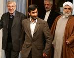 Irans præsident Mahmoud Ahmadinejad er i gang med at samle støtte i den arabiske verden. På fotoet ses han i dag før mødet med den syriske vicepræsident Farouk al-Sharaa i Teheran. - Foto: AP 