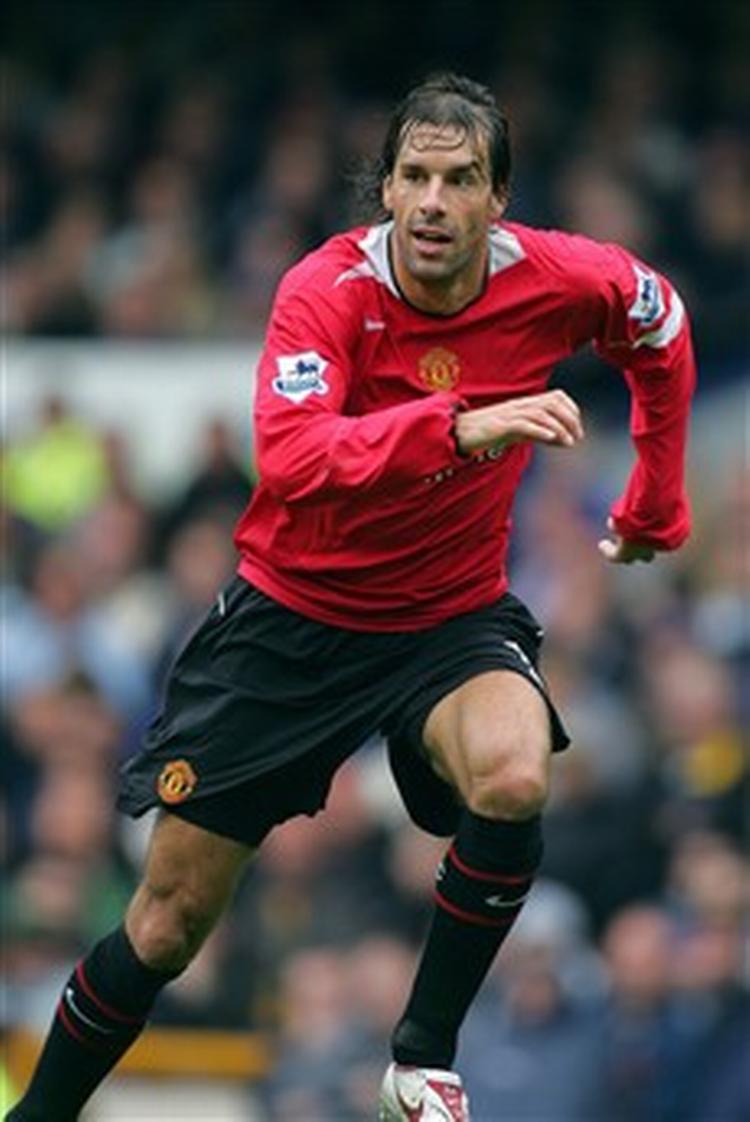Den italienske storklub Inter har erklæret sig meget interesseret i at skrive kontrakt med Manchester Uniteds hollandske angrebsstjerne Ruud van Nistelrooy, men endnu vil englænderne ikke sælge   siger de.   Arkivfoto: Richard Sellers/Sportsphoto 