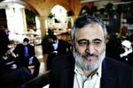 Iman Abu Laban afhøres mandag om den 'martyraktion', han omtalte i et tv-klip. Også Ahmed Akkari (i baggrunden) skal afhøres. - Foto: Thomas Borberg 