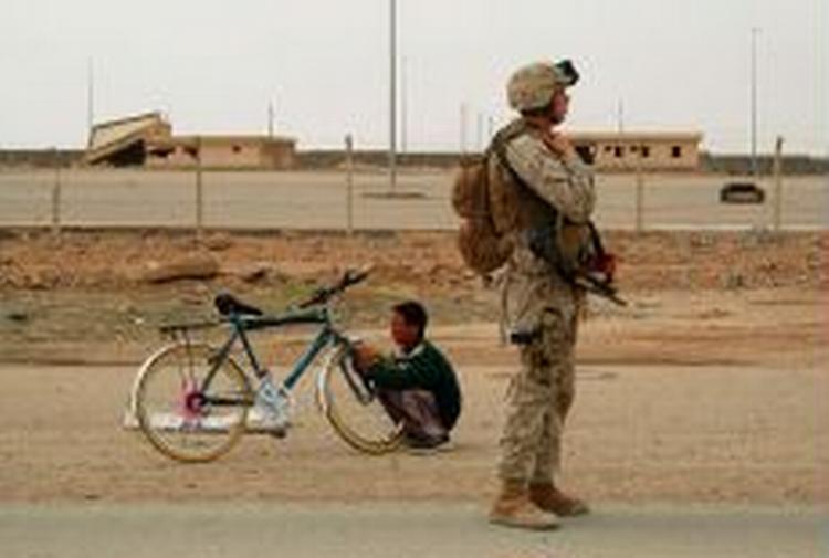 Amerikanske tropper var i aktion flere steder i Irak i dag. Et sted fandt amerikanerne et hemmeligt bunker kompleks med fanger. - Foto: AP 