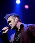 Morrissey synes, det er synd for de canadiske babysæler. Her ses han på Roskilde Festival i 2004 - en koncert, han nød så meget, at han kommer igen til sommer. - Arkivfoto: Pelle Rink 
