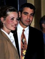 KLOEN I CLOONEY. George med den bedårende Céline Balitran, den franske jurastuderende, som han dannede par med i tre år, og som Bettina Heltberg identificerer sig stærkt med i bogen. - Foto fra bogen. 