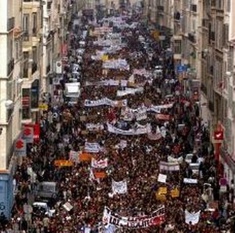 Arrangørere mener, at der var 250.000 mennesker på gaden i Marseilles. - Foto: AP 