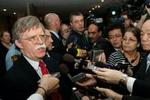 USA's FN-ambassadør John Bolton udtaler, at kun »den sidste bro« skal krydses. før der er enighed i Sikkerhedsrådet om en resolution omkring Irans atomprogram. - Foto: AP 