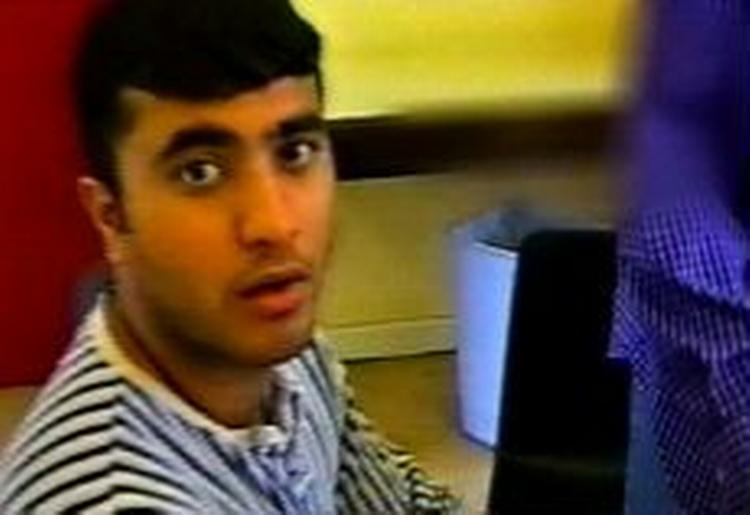 Muhammed Sidique Khan på et foto fra 1998, Politiet kendte til Khan inden terrorangrebet i juli sidste år. - Foto: AP 