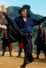Hollywood skal have sin nye kung fu-stjerne. Her ses Jackie Chan i en scene fra Jorden Rundt i 80 Dage. - Foto: Nordisk Film 