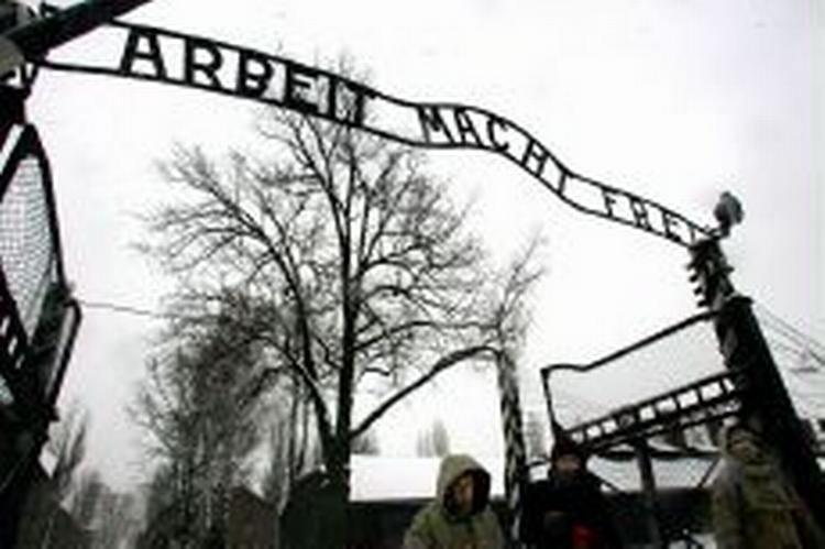 Polen har søgt Unesco om at få ændret navnet på den tidligere kz-lejr Auschwitz. - Arkivfoto: AP 
