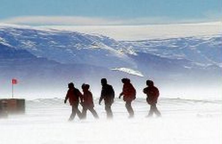 En gruppe forskere på Antarktis. - Arkivfoto: AP 