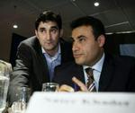 Naser Khader (th.) viste sig lørdag for første gang i ti dage. Her ses han til generalforsamlingen med næstformand i Demokratiske Muslimer, Fathi El-Abed. - Foto: Morten Langkilde 