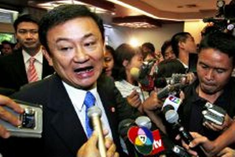 Thailands premierminister Thaksin Shinawatra ventes at vinde valget i landet. Men mange vælgere stemte blankt i protest mod regeringslederen, som nu overvejer sin fremtid. - Foto: AP 