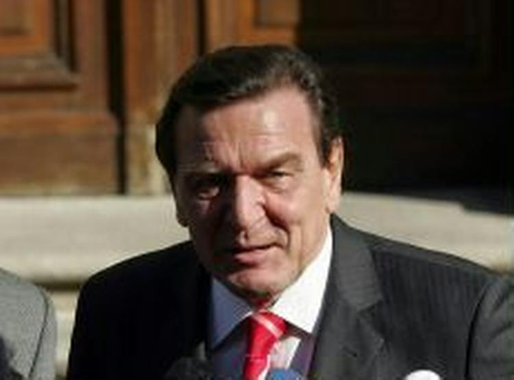 Gerhard Schröder har fået medhold i en sag om hans omstridte stilling som bestyrelsesformand for det russisk-tyske gaskonsortium NEGP. - Arkivfoto: AP 