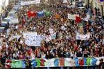 I Marseille er der masser af demonstranter i gaderne. - Foto: AP 