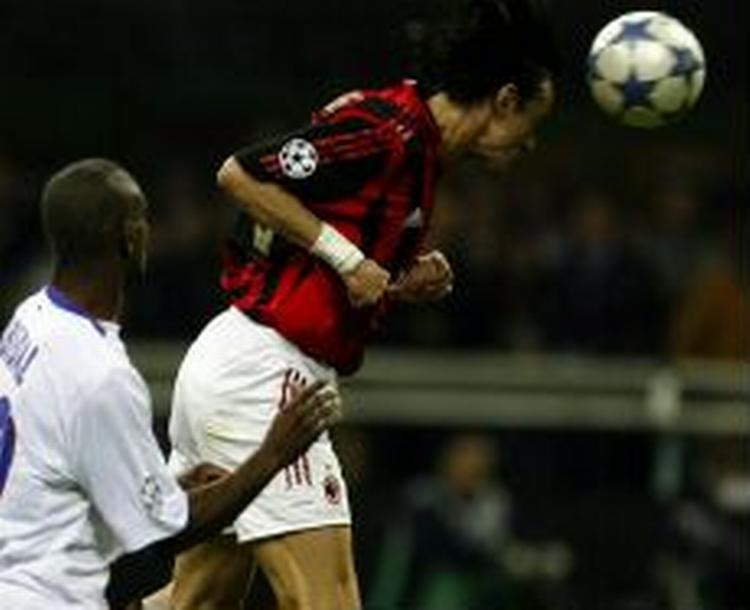 Milans Filippo Inzaghi scorer mod Lyon. - Foto: AP 