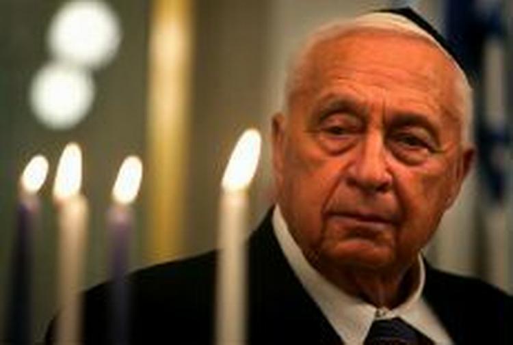 Foto af Ariel Sharon taget en uge før, han blev ramt af en kraftig hjerneblødning. - Foto: AP 