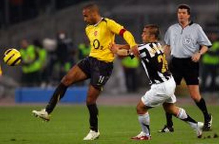 Arsenal og Thierry Henry havde godt styr på Juventus i kampen, som endte uden mål og sendte englænderne videre. - Foto: AP 