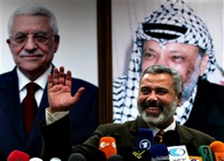 Den palæstinensiske ministerpræsident, Hamas-lederen Ismail Haniyeh, går nu i direkte konfrontation med præsident Mahmoud Abbas. - Foto: AP 
