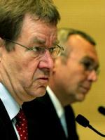 Poul Nyrup håber på valgsejr til Romano Prodi, når italiernerne går til valg på søndag. - Foto: AP 
